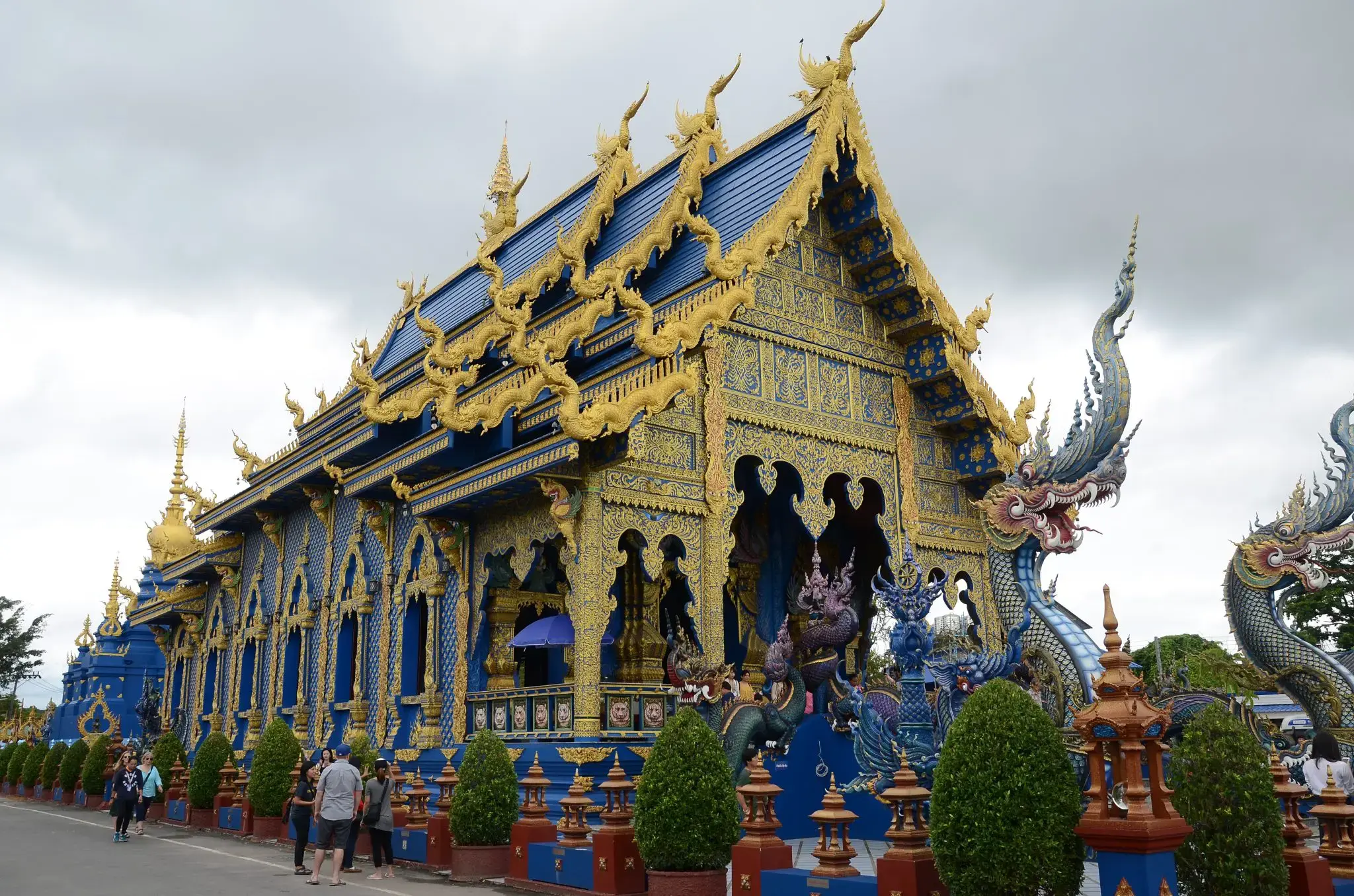 Wat Rong Suea Ten (Blue Temple)