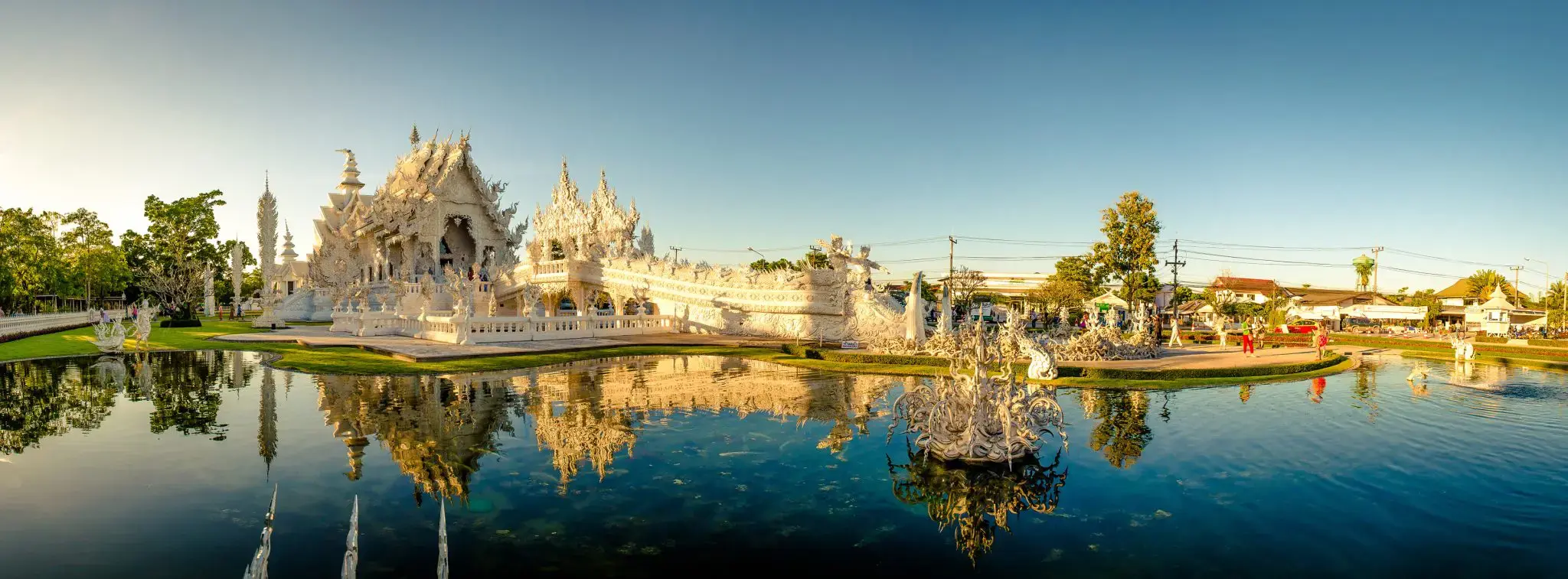 Wat Rong Khun (White Temple)