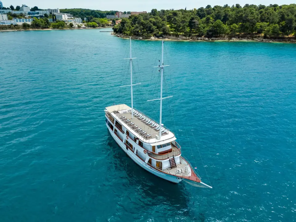 Sail Dubrovnik to Split / Premier Boat