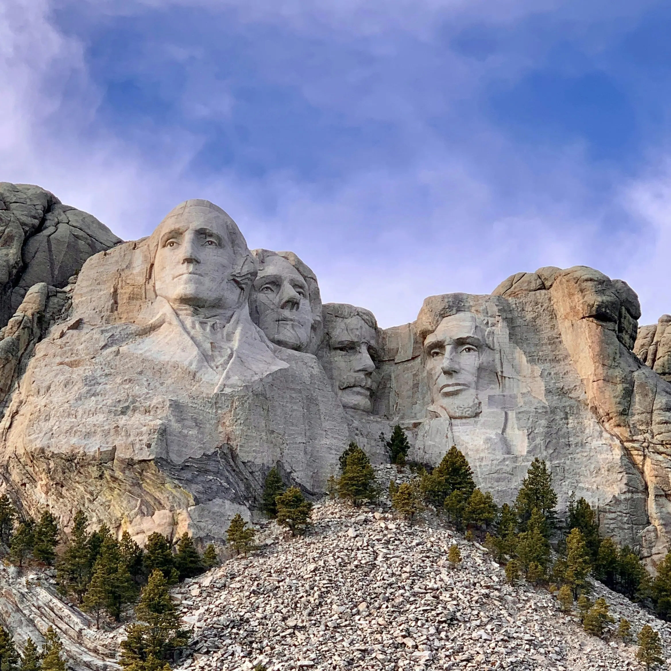 Day 4: Sioux Falls – Badlands National Park – Mt. Rushmore –Rapid City