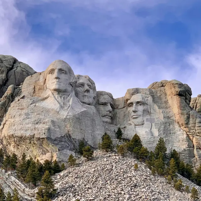 Day 4: Sioux Falls – Badlands National Park – Mt. Rushmore –Rapid City