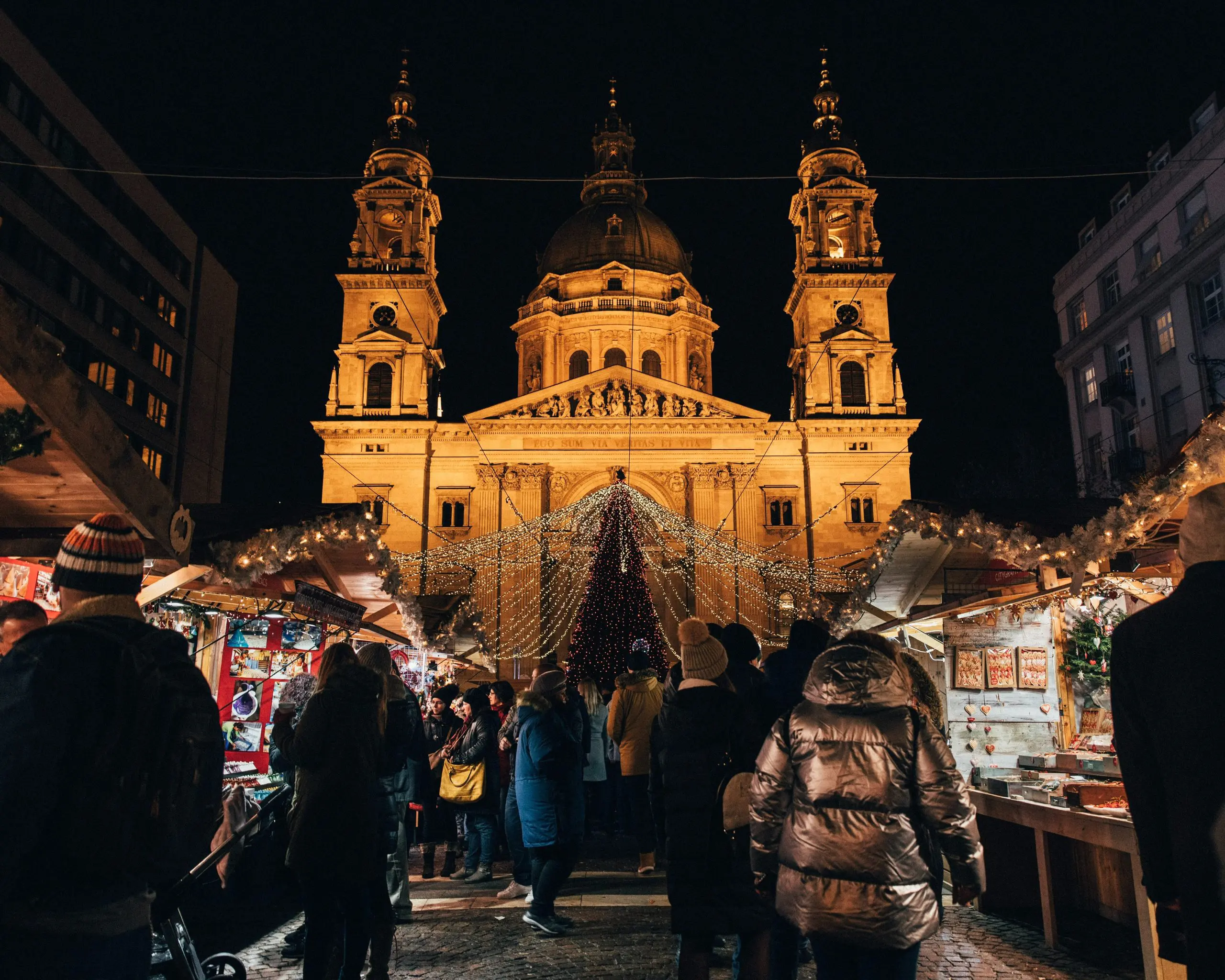 visit budapest in christmas