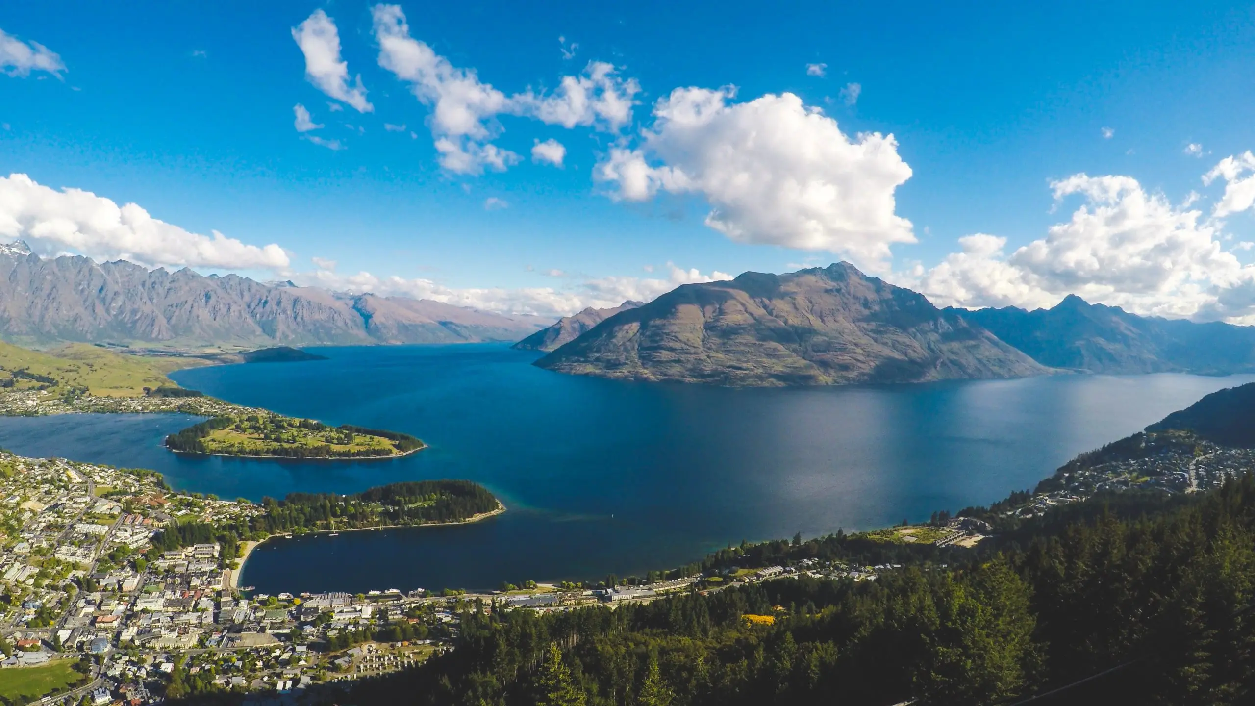 Discovering New Zealand: A Guide to the Land of the Long White Cloud