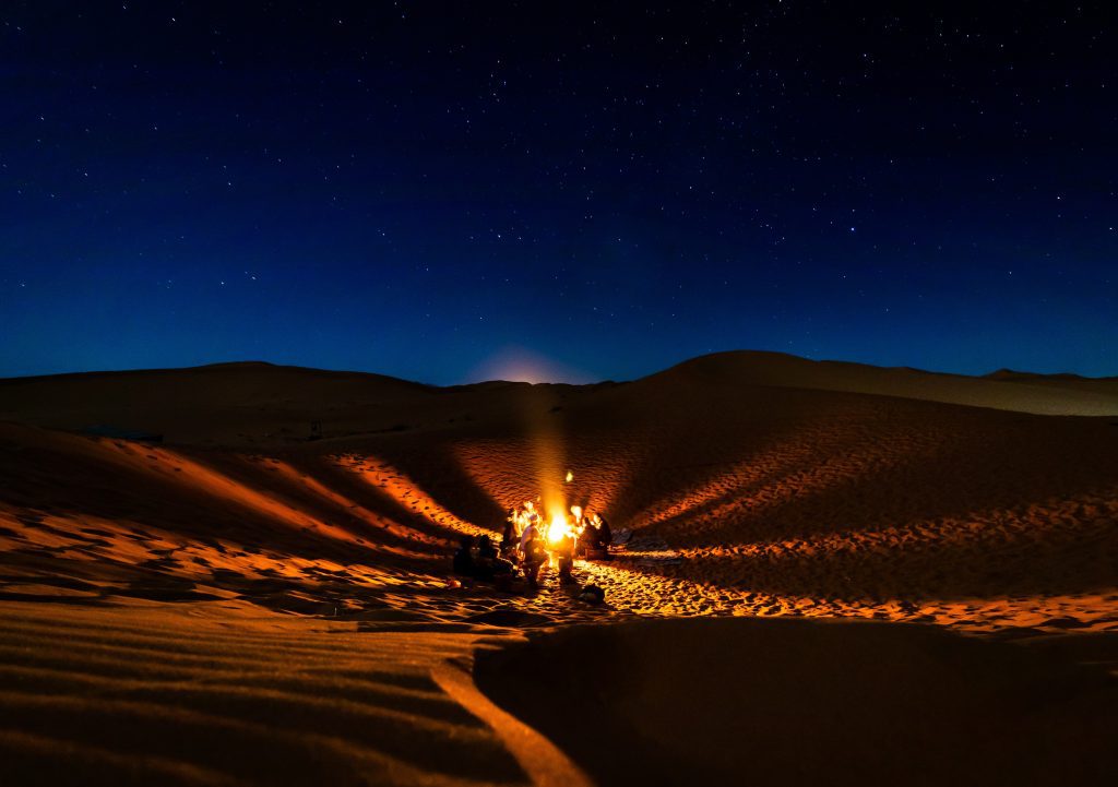 On average the Sahara Desert’s temperature reaches 38 Degrees Celsius (100 Fahrenheit) during the day. When the sun drops, the desert can be as cold as -4 Degrees Celsius (25 Degrees Fahrenheit).