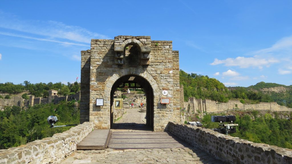 visit Tsareverts Fortress