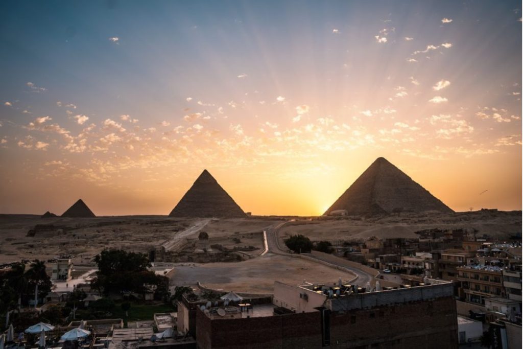 How were the Pyramids of Giza built