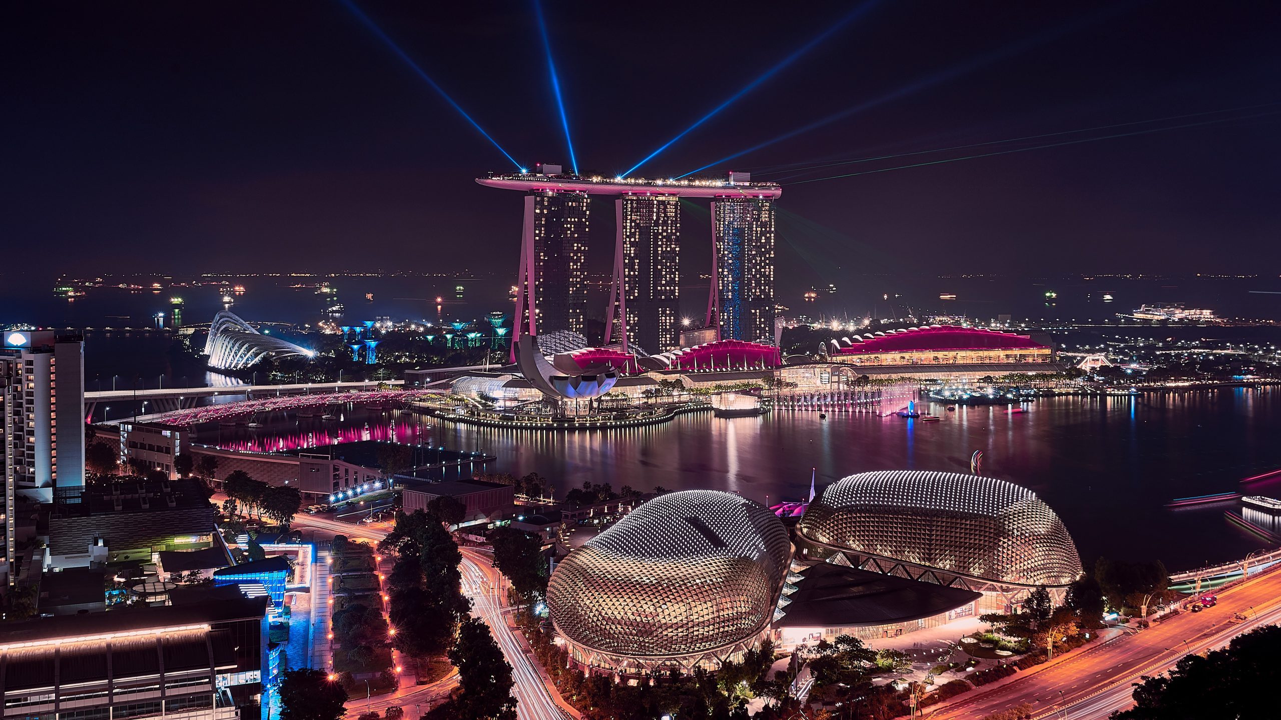Singapore’s Marina Bay: A Glittering Hub of Entertainment and Luxury